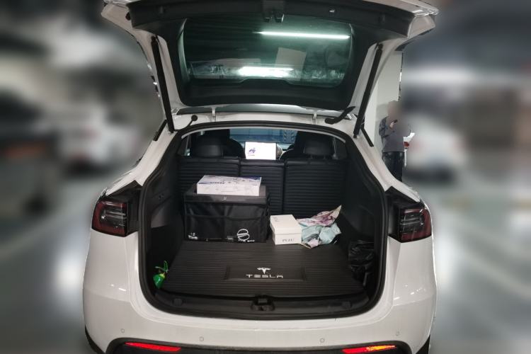 Used Tesla Model Y 2021 Standard Range Rear-Wheel Drive Version Trunk