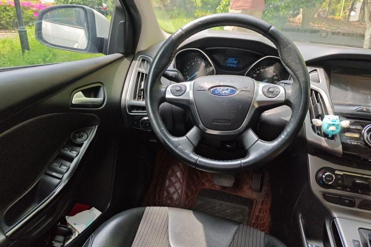 Used Ford Focus 2012 Sedan 1.6L Automatic Fashion Edition Steering Wheel