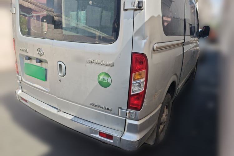 Used SAIC MAXUS Xintu V80 2016 2.5T Manual Aoyuntong National IV Short Wheelbase Mid-Roof 6-Seater
