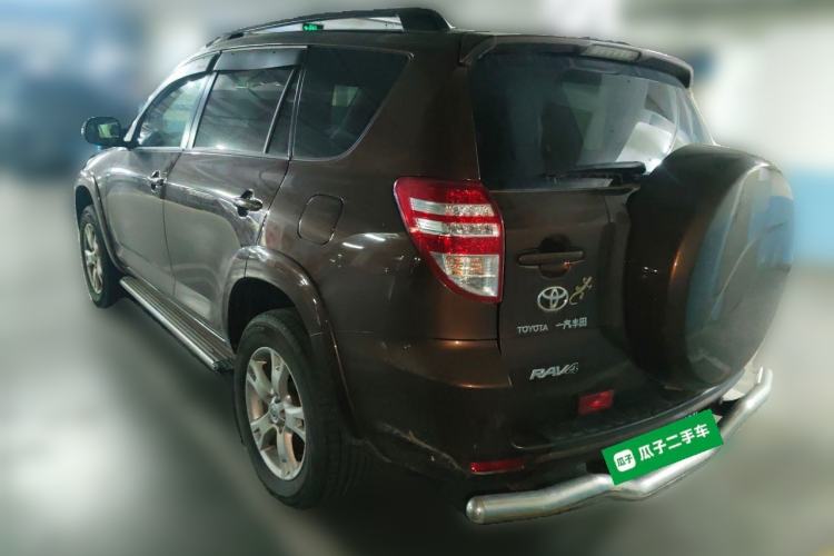 Used Toyota RAV4 2012 Luxurious 2.4L Automatic 4x4 with Stylish Features
