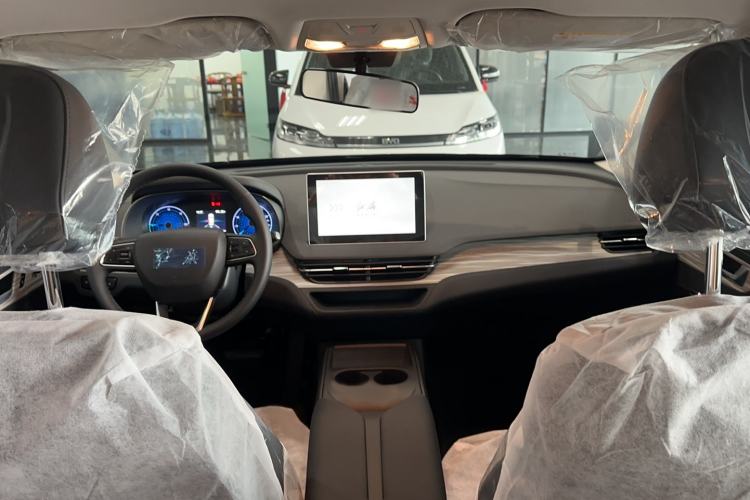 Used Hongqi E-QM5 2025 500km Range Commuter Version
