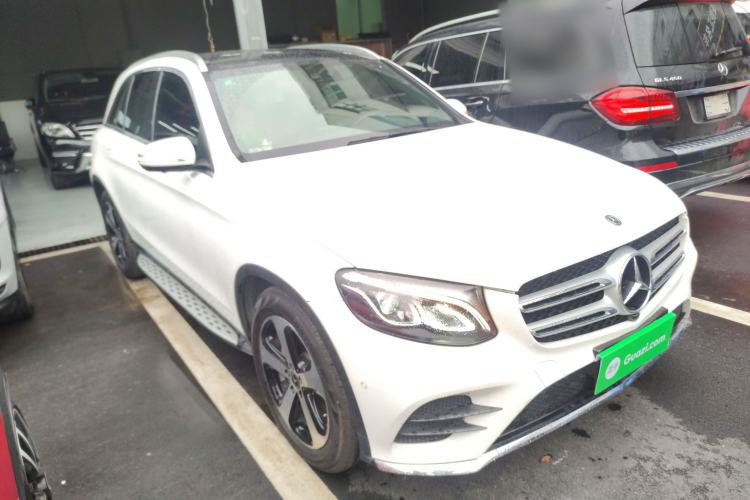 Used Mercedes-Benz GLC 2018 GLC 260 4MATIC Luxury Model Front Right 45 Deg