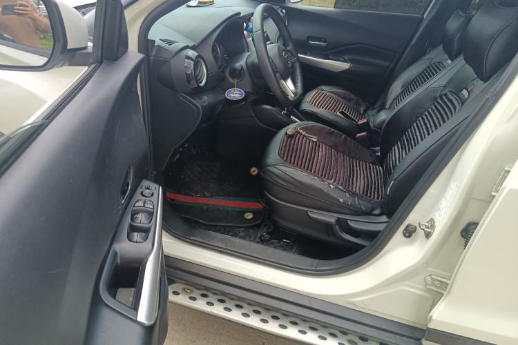 Used Nissan Kicks 2018 1.5L CVT Smart Connect Luxury Edition Driver Seat