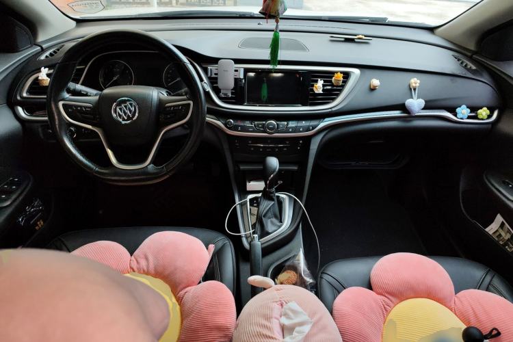 Used Buick GT 2019 18T Automatic Connected Elite Model China VI Standard Center Console