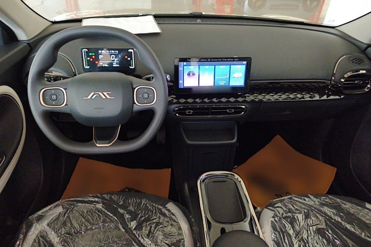 Used JAC Yiwei 3 2025 330km Freedom Edition Center Console