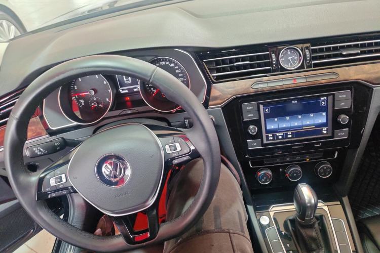 Used Volkswagen Magotan 2019 330TSI DSG Leading Model China VI Standard