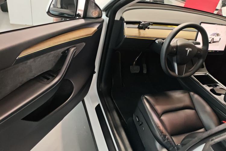 Used Tesla Model Y 2022 Rear-Wheel-Drive Version