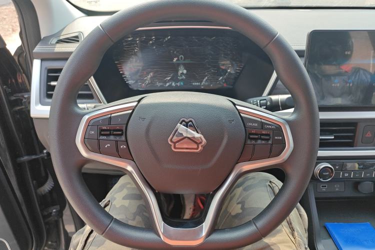 Used Sinotruk BOLDEN 2024 Commercial 2.0T Manual Diesel 4x4 Long Wheelbase Youth Edition