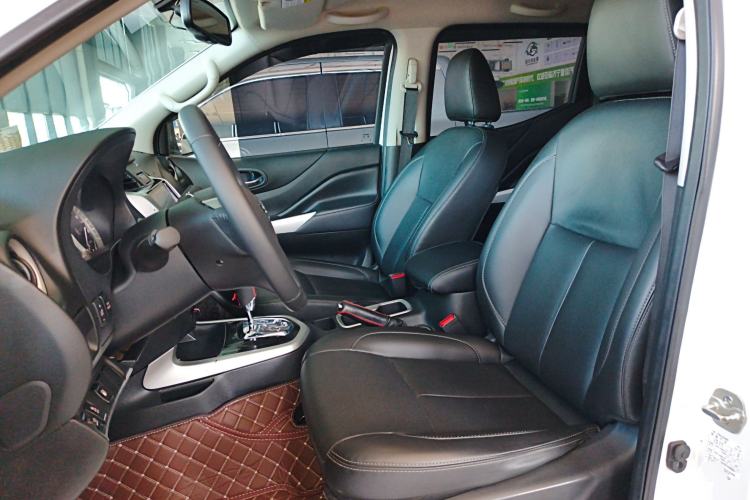 Used Nissan Navara 2021 2.5L Automatic 4x4 Premium Version QR25 Left Front Seat