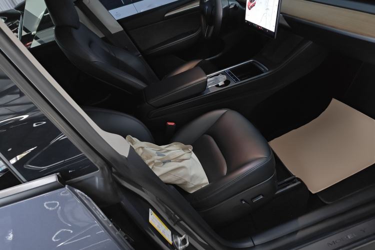 Used Tesla Model Y 2021 Long-Range All-Wheel-Drive Version
