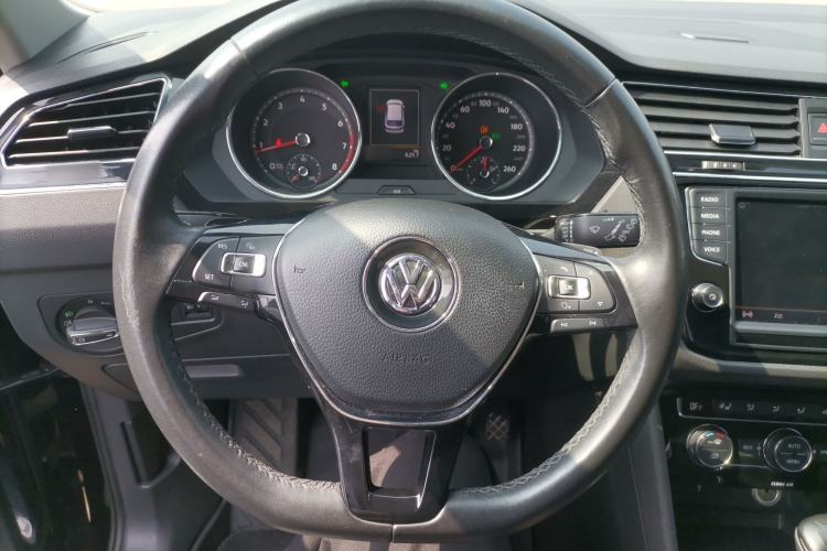 Used Volkswagen Tiguan L 2017 330TSI Automatic Two-Wheel Drive Luxury Edition Steering Wheel
