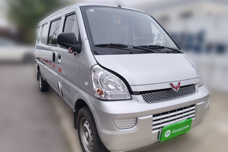 Used Wuling Rongguang EV 2022 Base Model Enclosed-Window Vehicle with 5 Seats Powered by Penghui Battery