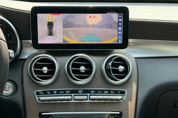 Used Mercedes-Benz GLC 2022 Facelift GLC 260 L 4MATIC Luxury Edition Interior 6