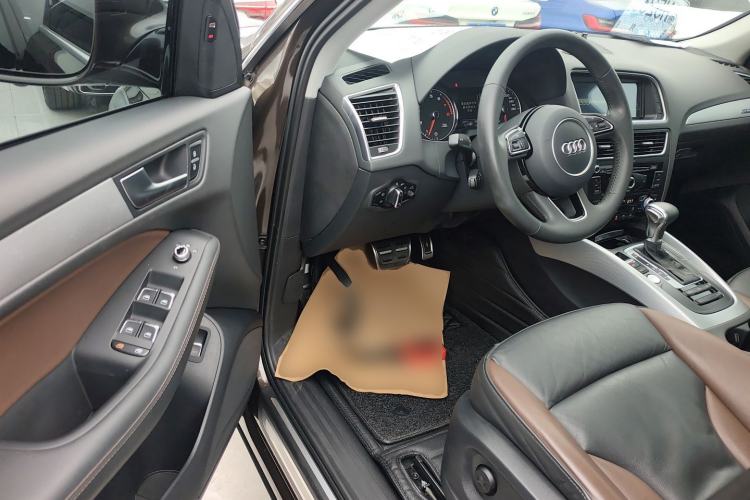 Used Audi Q5 2017 Plus 40 TFSI Technology Model