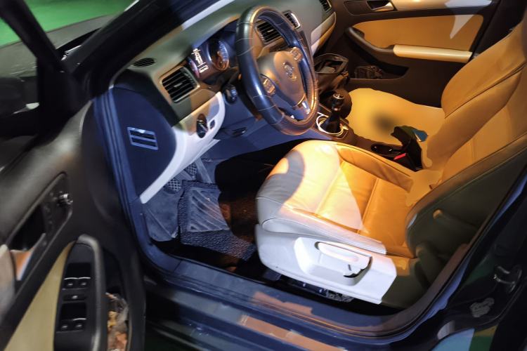 Used Volkswagen Sagitar 2012 1.4TSI Manual Luxury Model Driver Seat