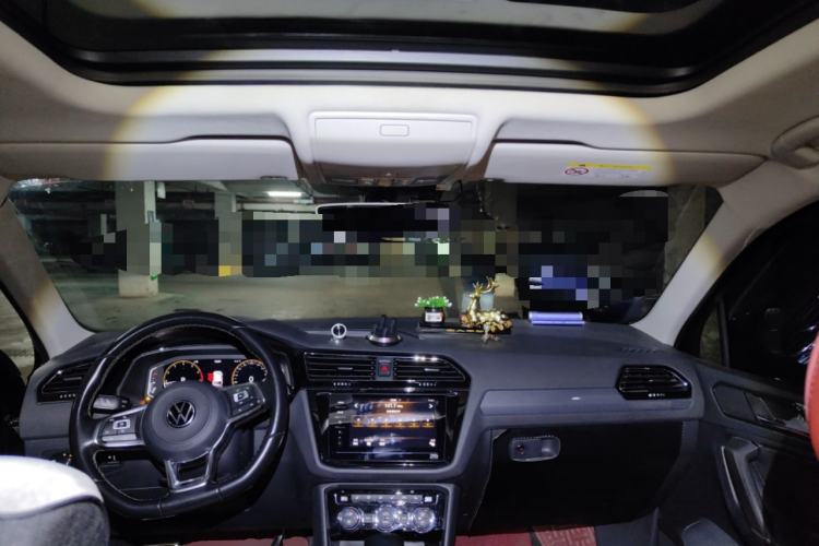 Used Volkswagen Tiguan L 2020 330TSI Automatic Two-Wheel Drive R-Line Flagship Version China VI Standard Center Console