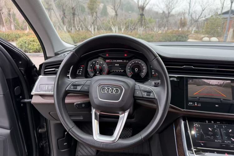 Used Audi Q7 2021 45 TFSI quattro S line Sport model
