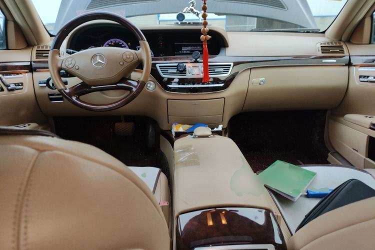 Used Mercedes-Benz S-Class 2012 S 350 L Grand Edition Center Console