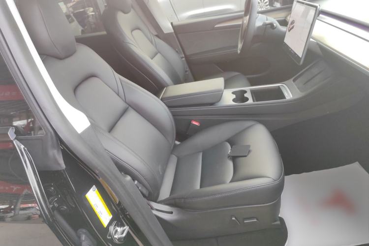 Used Tesla Model Y 2021 Standard Range Rear-Wheel Drive Version Right Front Seat