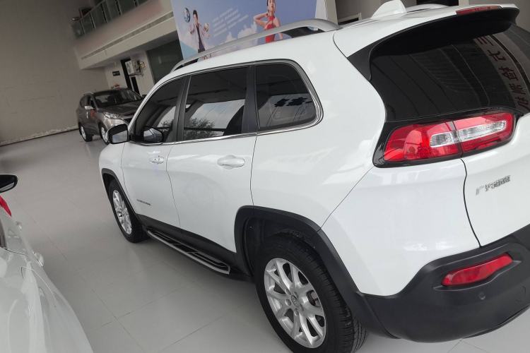 Used Jeep Cherokee 2017 2.0L Superior Edition