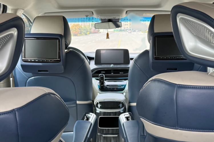 Used Buick GL8 2023 Land Executive Class Comfort Model
