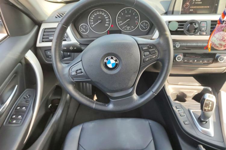 Used BMW 3 Series 2015 320i Fashion Model