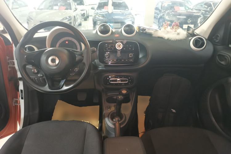 Used smart forfour 2016 1.0L 52 kW Dynamic Edition
