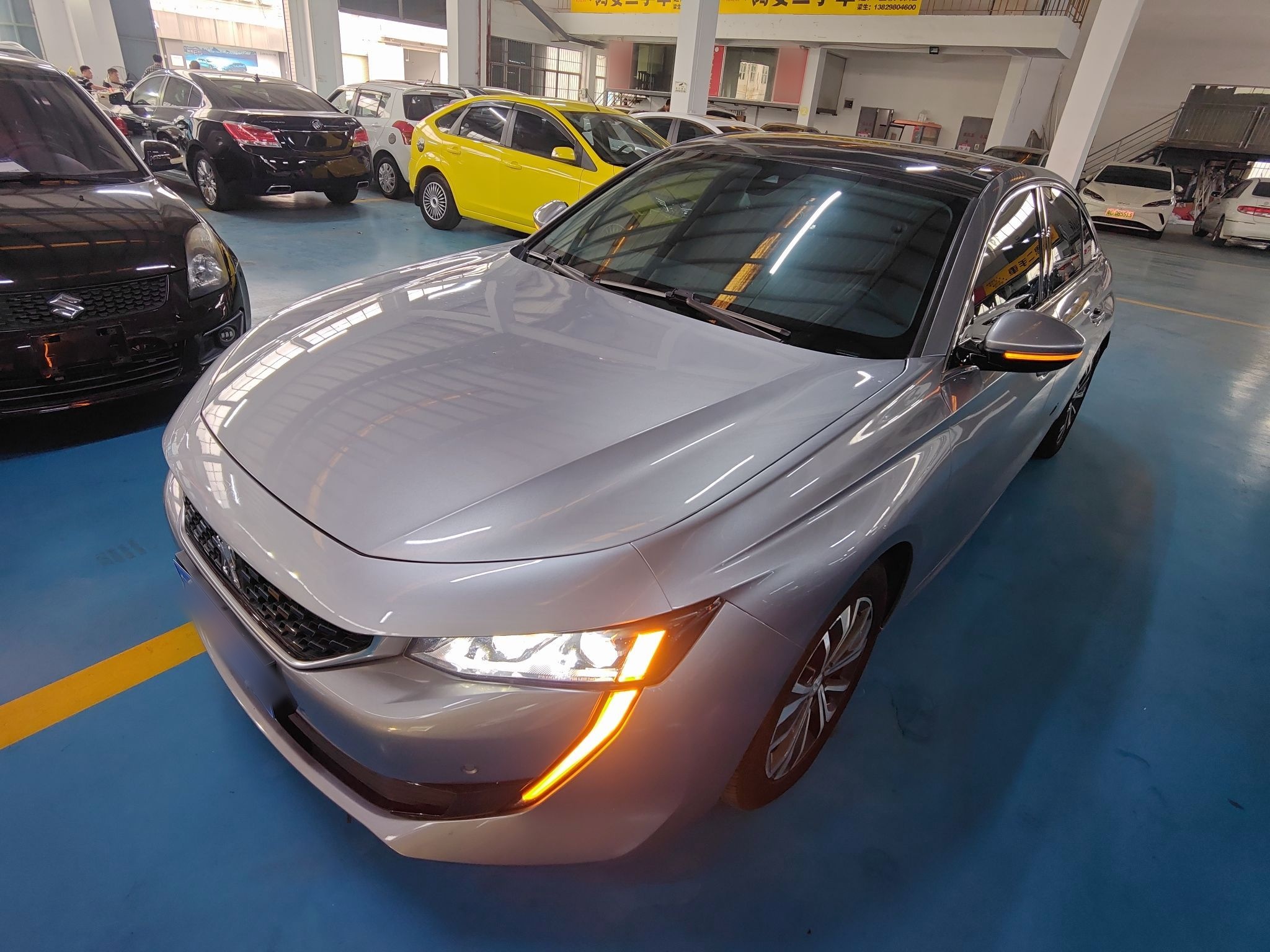 تحت مقدمة السيارة