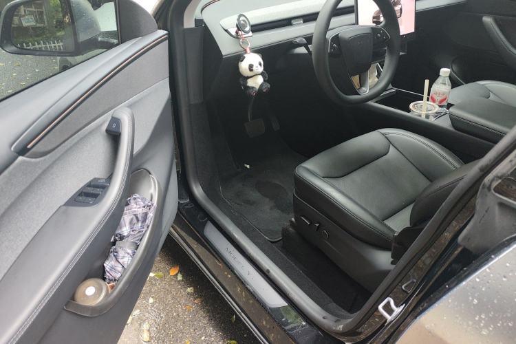 Used Tesla Model Y 2025 Rear-Wheel-Drive Version Driver Seat