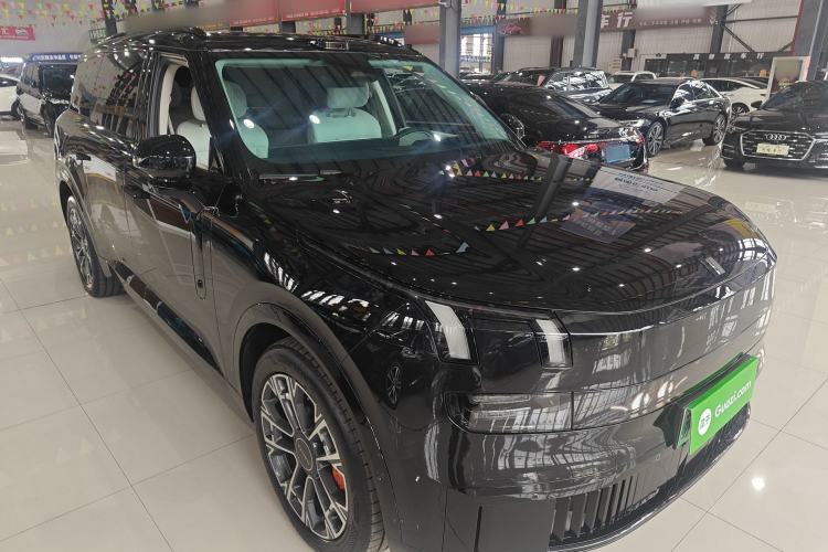 Used Lynk & Co 900 2025 1.5T Ultra Front Right 45 Deg