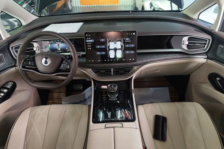 Used Denza D9 2024 DM-i 1050 Luxury Model Center Console