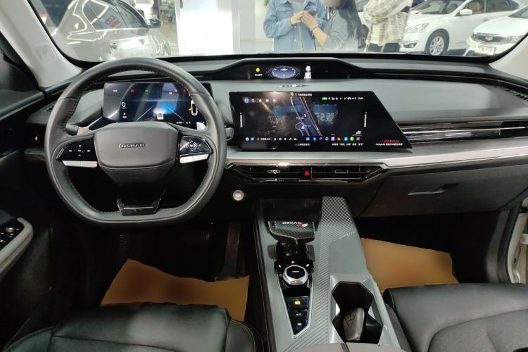 Used CHANGAN OSHAN Z6 2023 Blue Whale 1.5T DCT Smart Edition Center Console