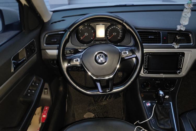 Used Volkswagen Lavida 2017 1.6L Automatic Comfort Edition Steering Wheel