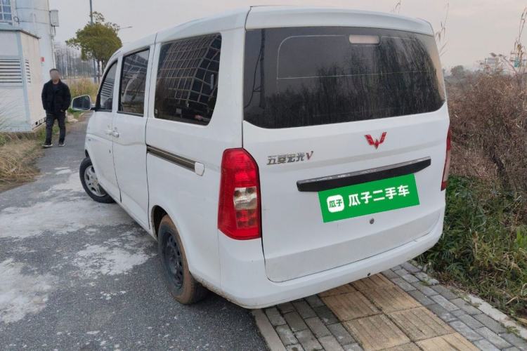 Used Wuling Rongguang V 2015 1.5L Base Version
