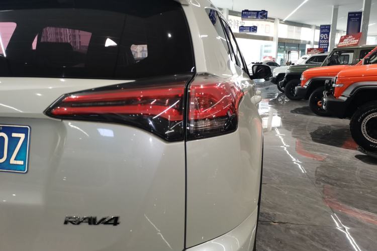 Used Toyota RAV4 2016 2.0L CVT Two-Wheel Drive Urban Edition China V Standard