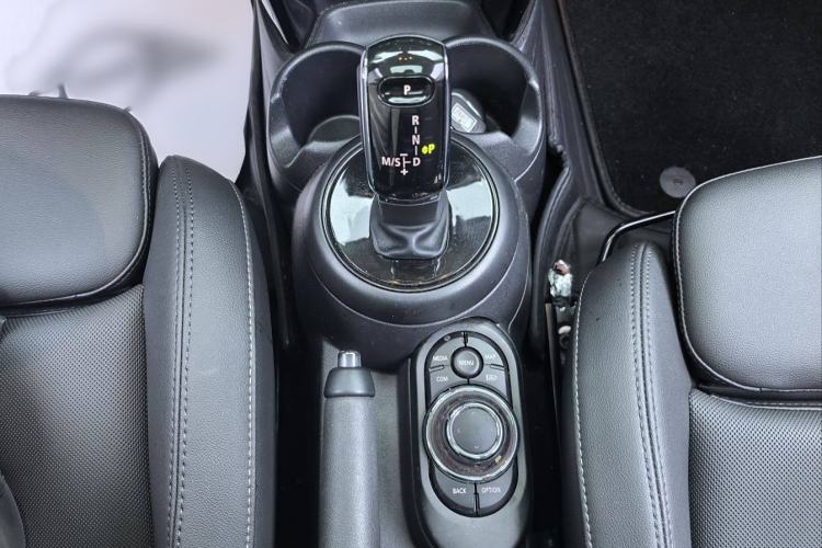 Used MINI MINI 2023 1.5T COOPER Artist
