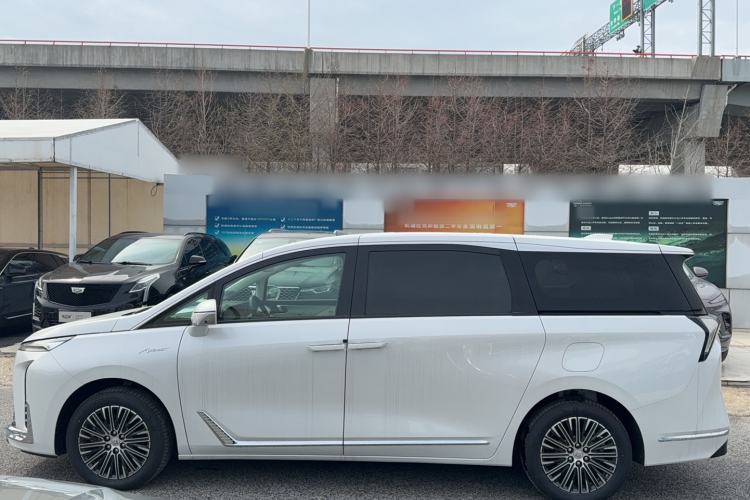 Used Buick GL8 2025 Lu Zun Deluxe Edition Exterior 2