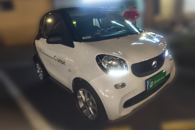 Used smart fortwo 2018 1.0L 52kW Hardtop Dynamic Version China V Front Right 45 Deg