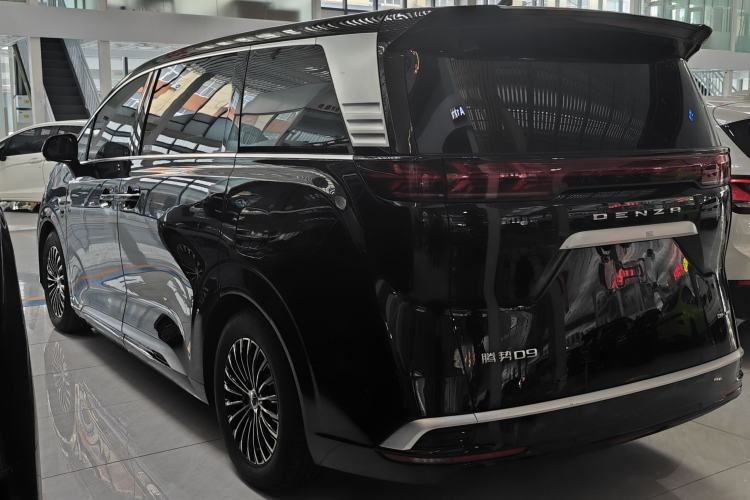 Used Denza D9 2022 DM-i 970 Four-Wheel Drive Prestige Model Rear Left 45 Deg