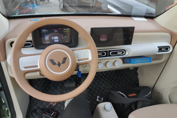 Used Wuling Hongguang MINIEV 2024 3rd Generation 215km Youth Edition Center Console