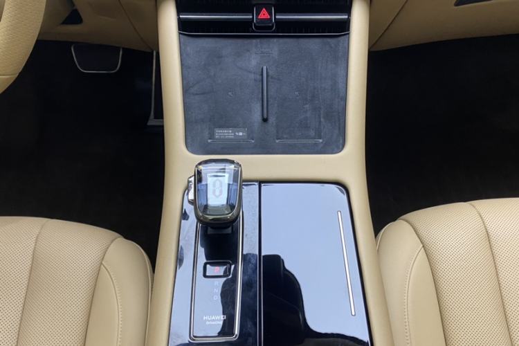 Used Hima AITO M7 2024 1.5T Intelligent Driving 4WD Max Edition 5 Seats Gear Lever