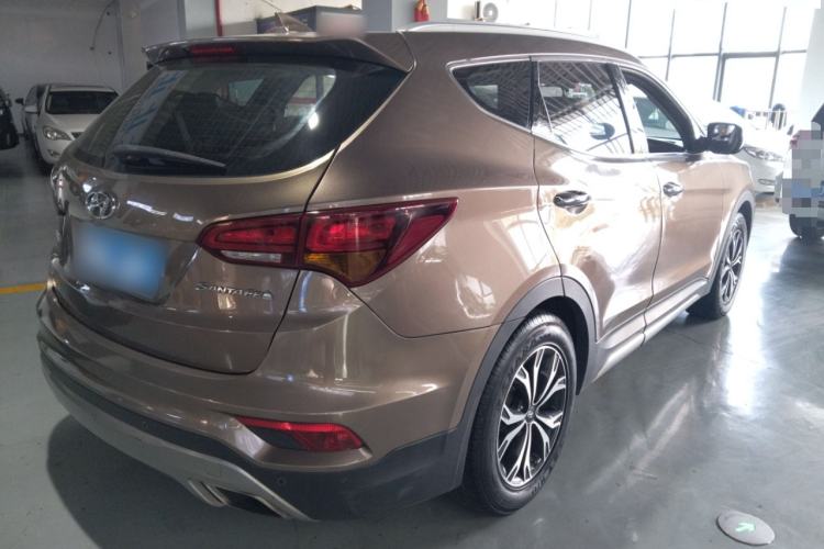 Used Hyundai Santa Fe 2017 2.0T Automatic Two-Wheel Drive Smart Version 7 Seats
