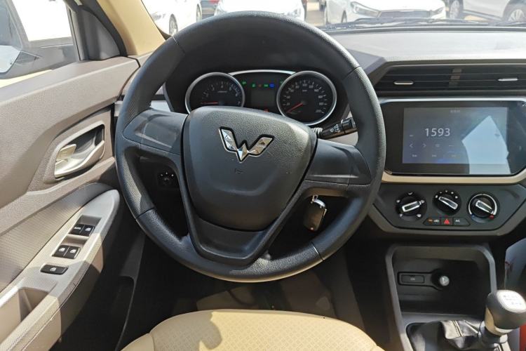Used Wuling Hongguang 2019 1.5L S Comfort Edition China VI LAR