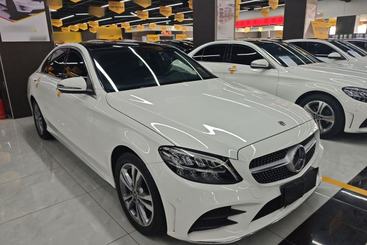 Used Mercedes-Benz C-Class 2021 C 200 L Fashion Edition Sport Version Front Right 45 Deg