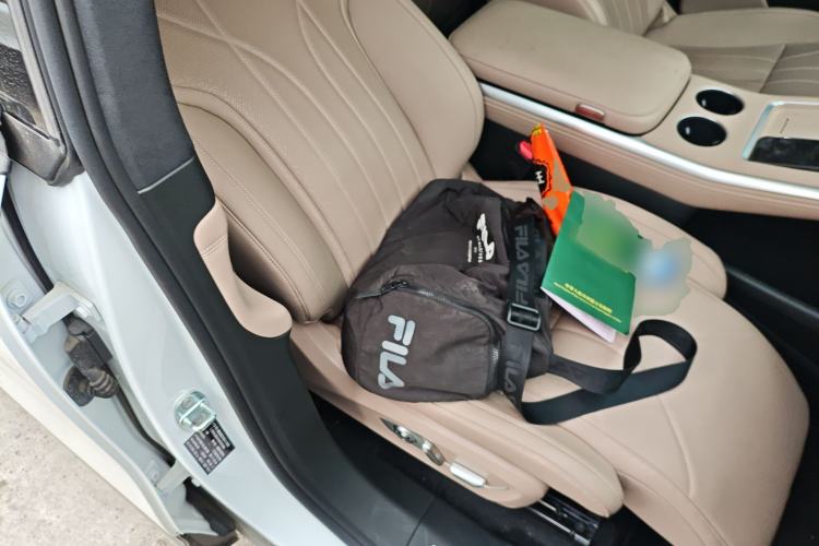 Used XPeng G9 2025 625 Long-Range Max Right Front Seat