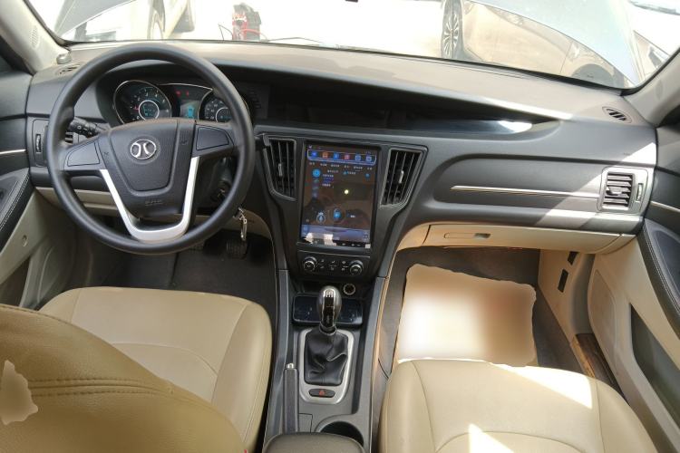 Used BAIC Senova D50 2014 1.5L manual standard version Center Console