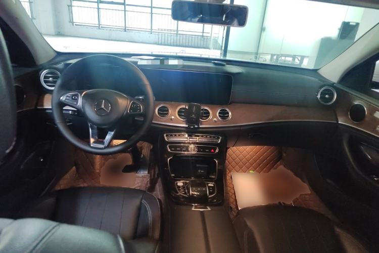 Used Mercedes-Benz E-Class 2017 E 300 L Luxury Model Center Console