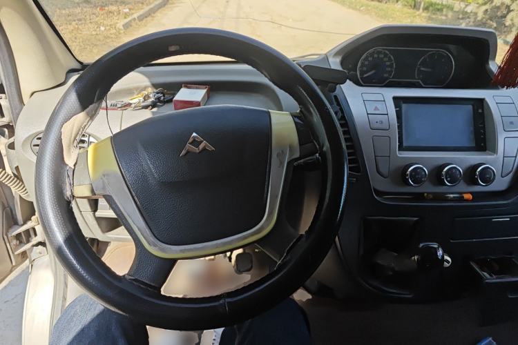 Used SAIC MAXUS Xintu V80 2014 2.5T Aoyuntong Short Wheelbase Low Roof