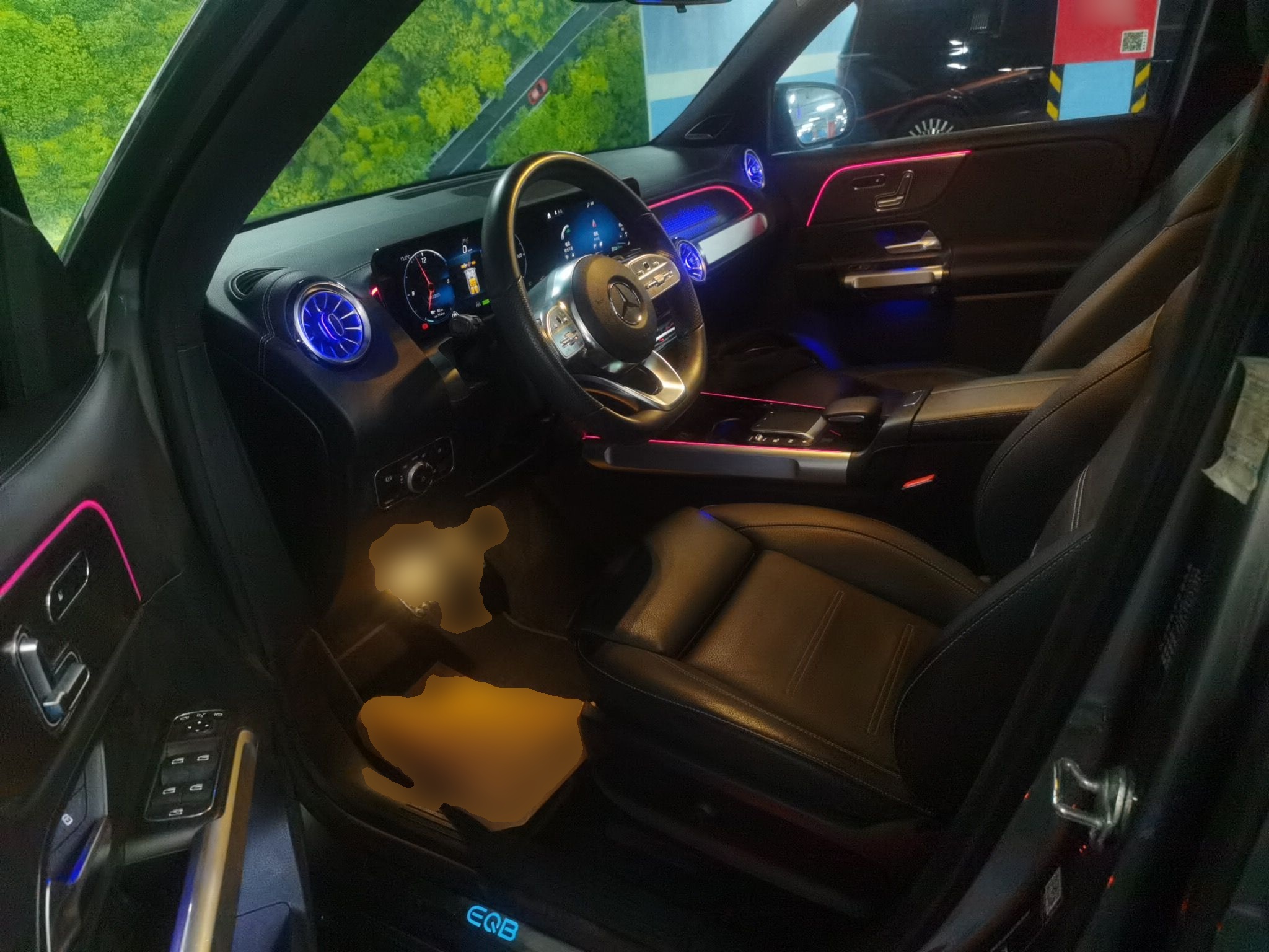 Переднее сиденье в автомобиле