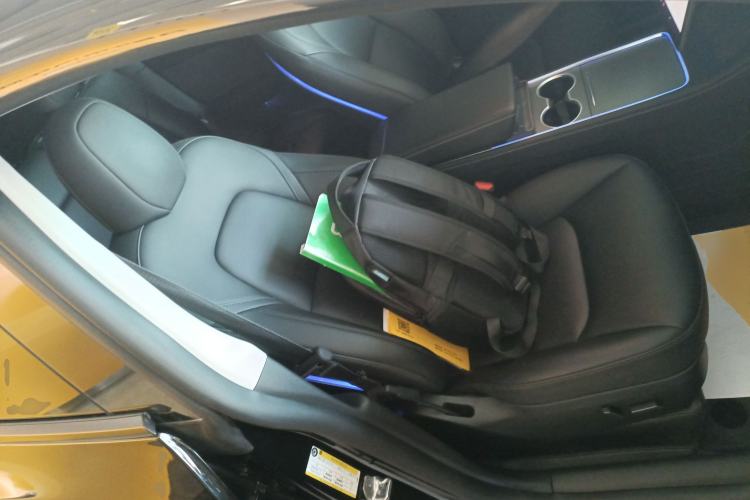 Used Tesla Model Y 2023 Rear-Wheel-Drive Version Right Front Seat